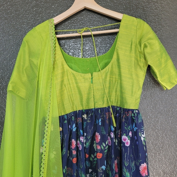 Indian Pakistani Anarkali gown with dupatta - Picture 4 of 5